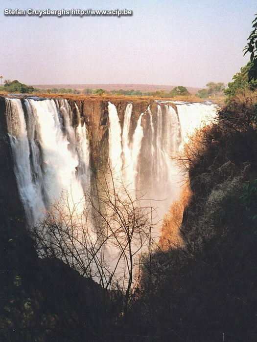 Victoria falls The Scottish missionary and explorer Livingstone was the first white man to see the falls and they have made him a statue here. He named these falls to the British queen Victoria. Stefan Cruysberghs
